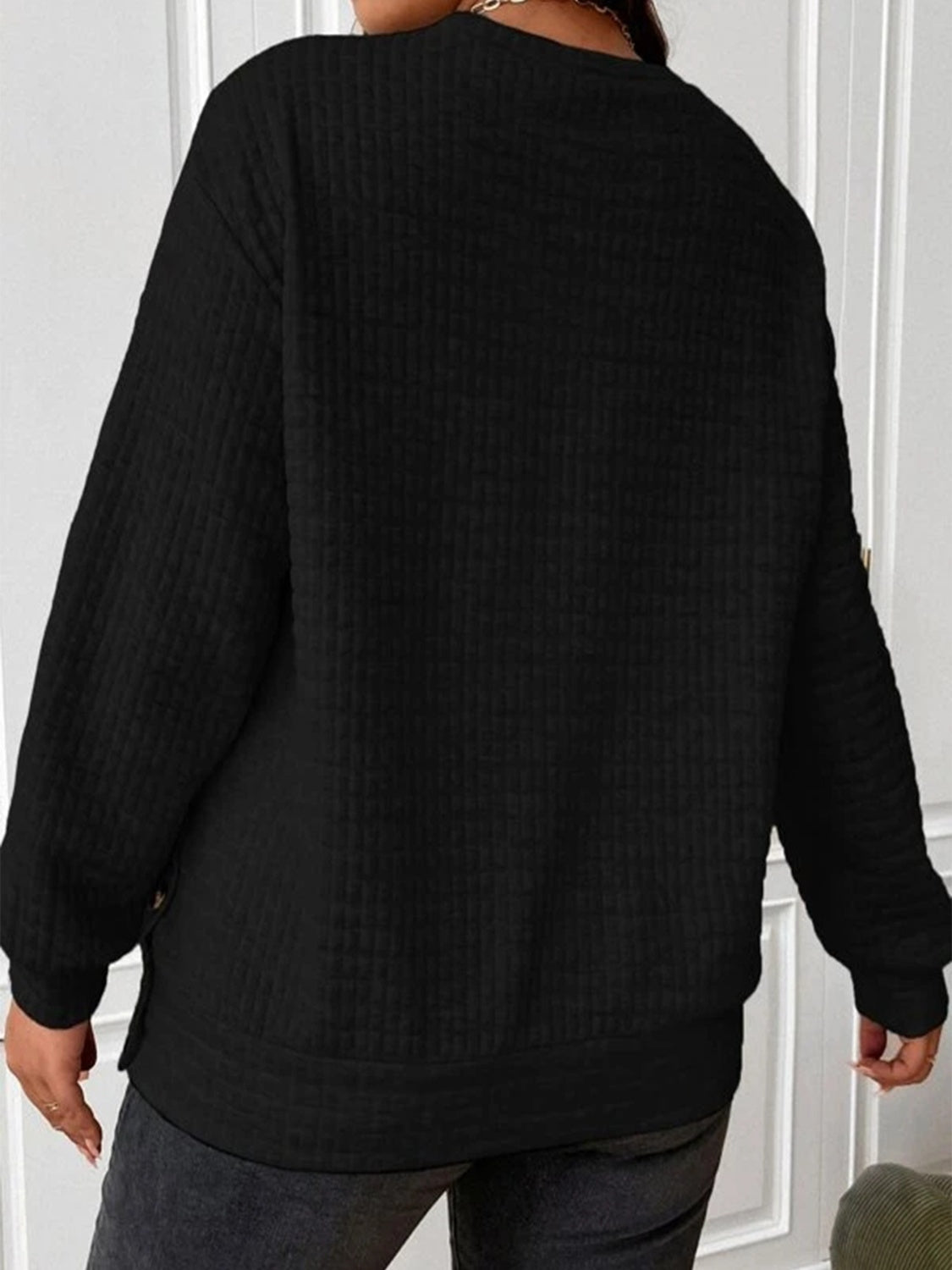 Martina | Structured long-sleeved crew neck sweatshirt