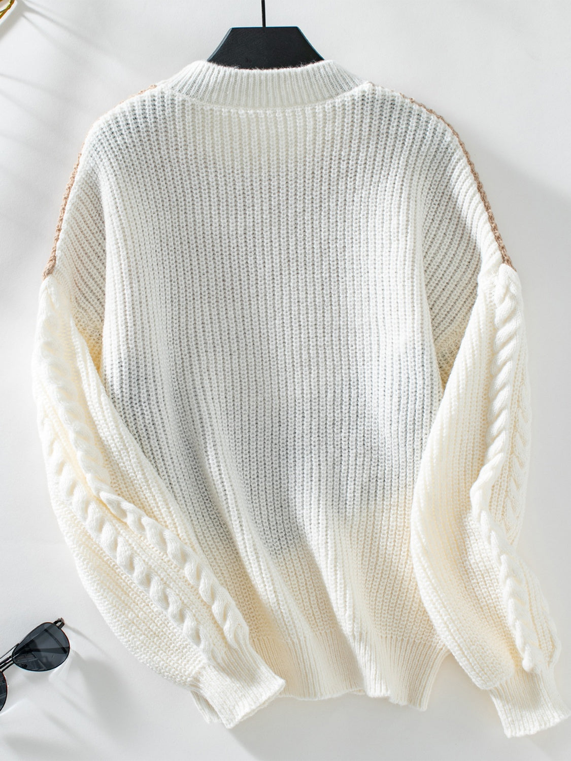 Paula | Contrasting long-sleeved sweater with a crew neck