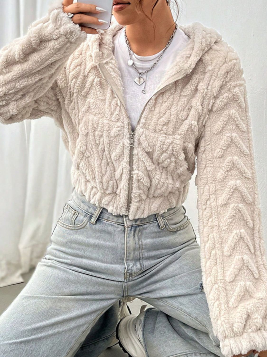 Noelia | Fluffy, long-sleeved hooded outerwear with zip fastening