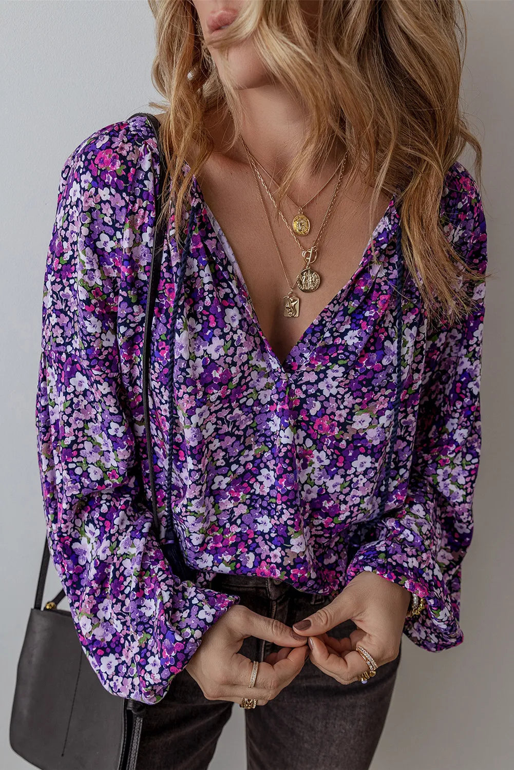 Anneliese | Long-sleeved blouse with floral pattern and tie collar