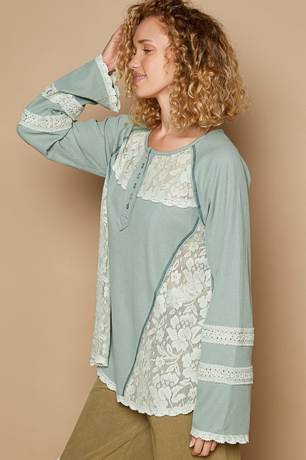 Diana | Long sleeve thermal top with crew neck and lace trim