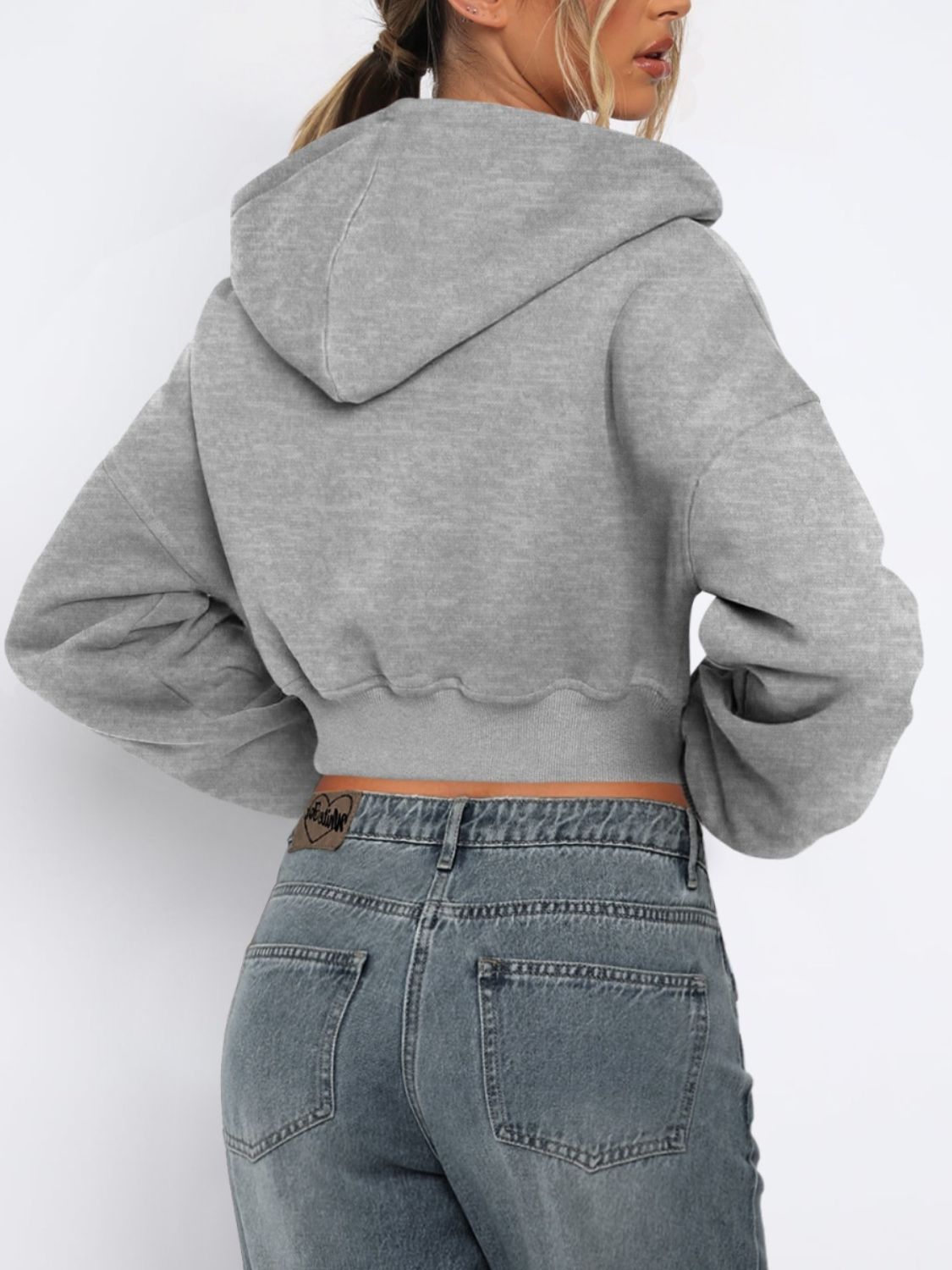 Evelyn | Cropped, long-sleeved jacket with hood and zip