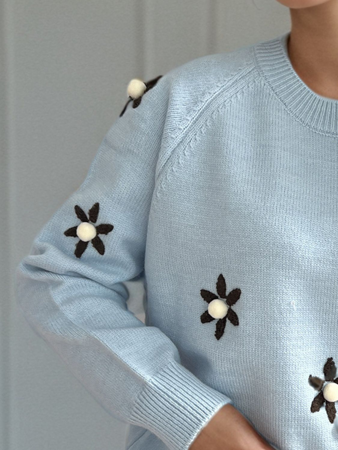Hana | Floral sweater with a crew neck and raglan sleeves