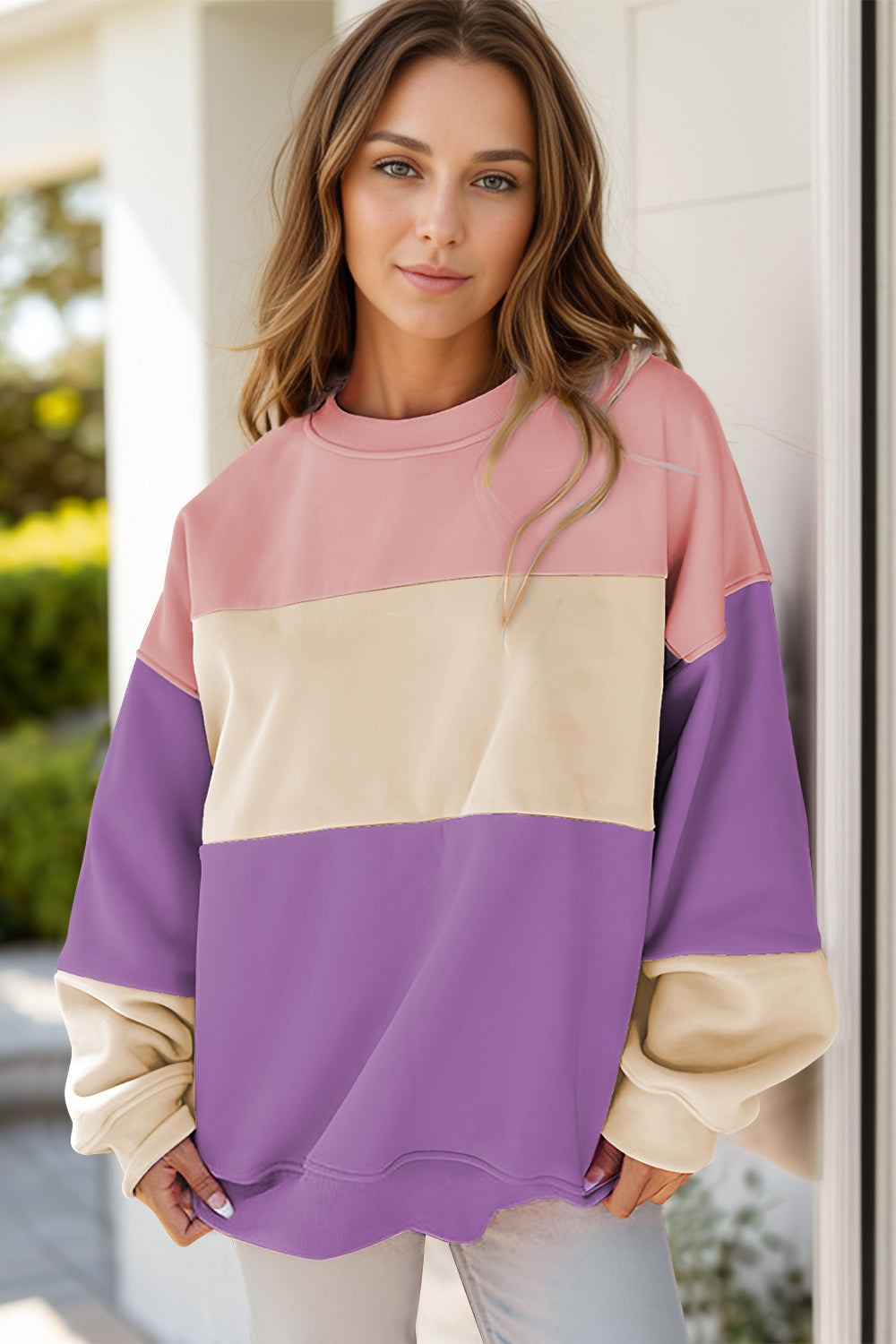 Greta | Color block sweatshirt with a crew neck and long sleeves