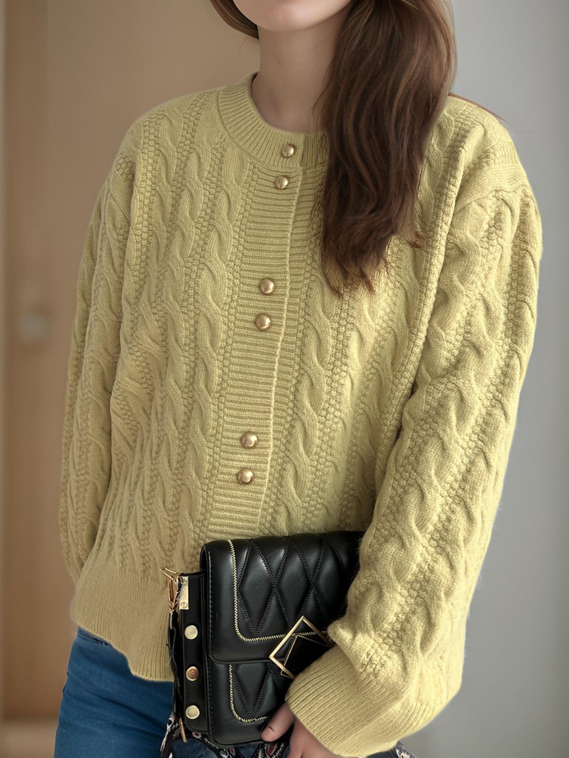 Cristina | Cable knit cardigan with a crew neck and long sleeves