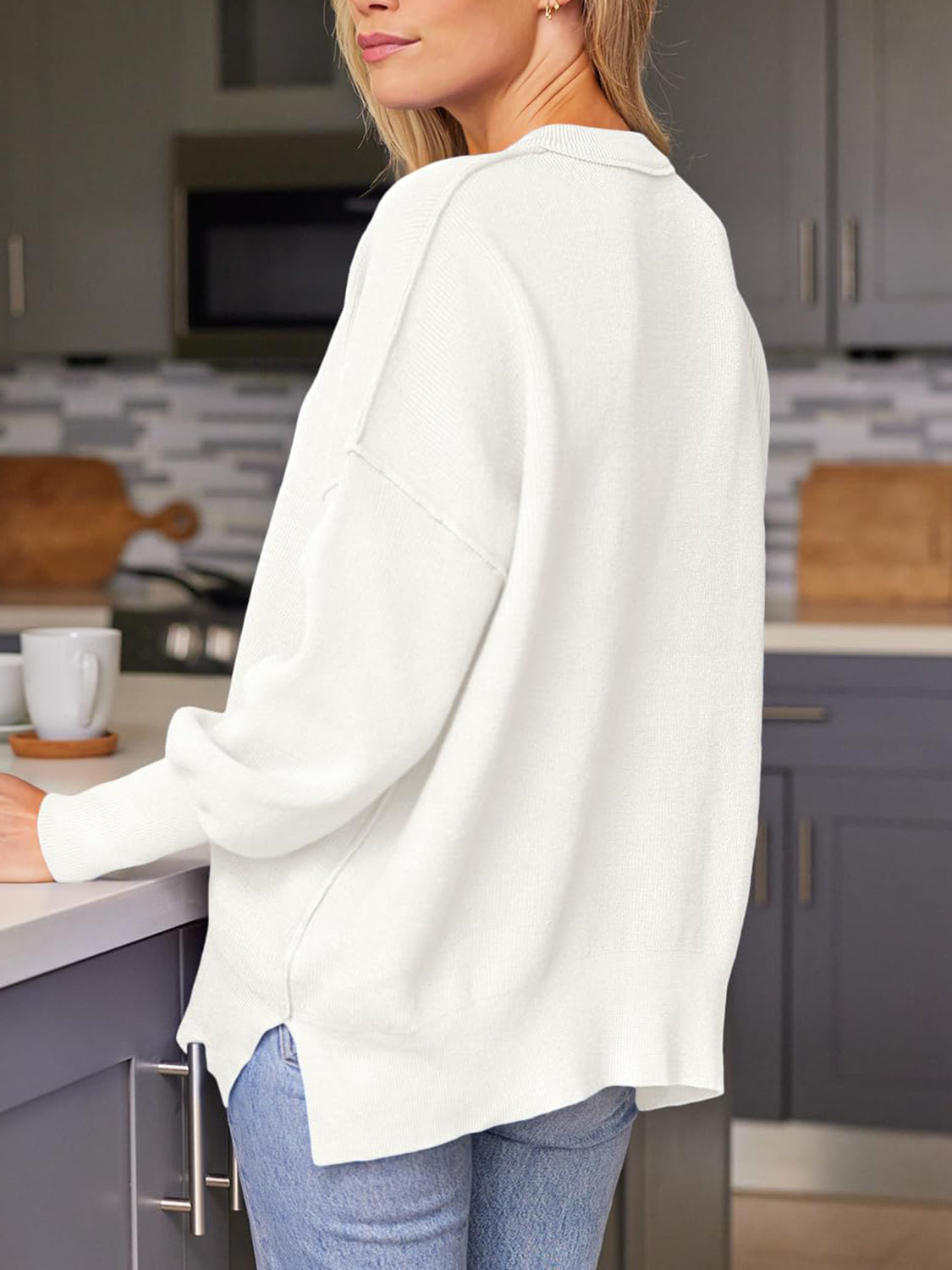 Evelyn | Slit sweater with a crew neck and dropped shoulders