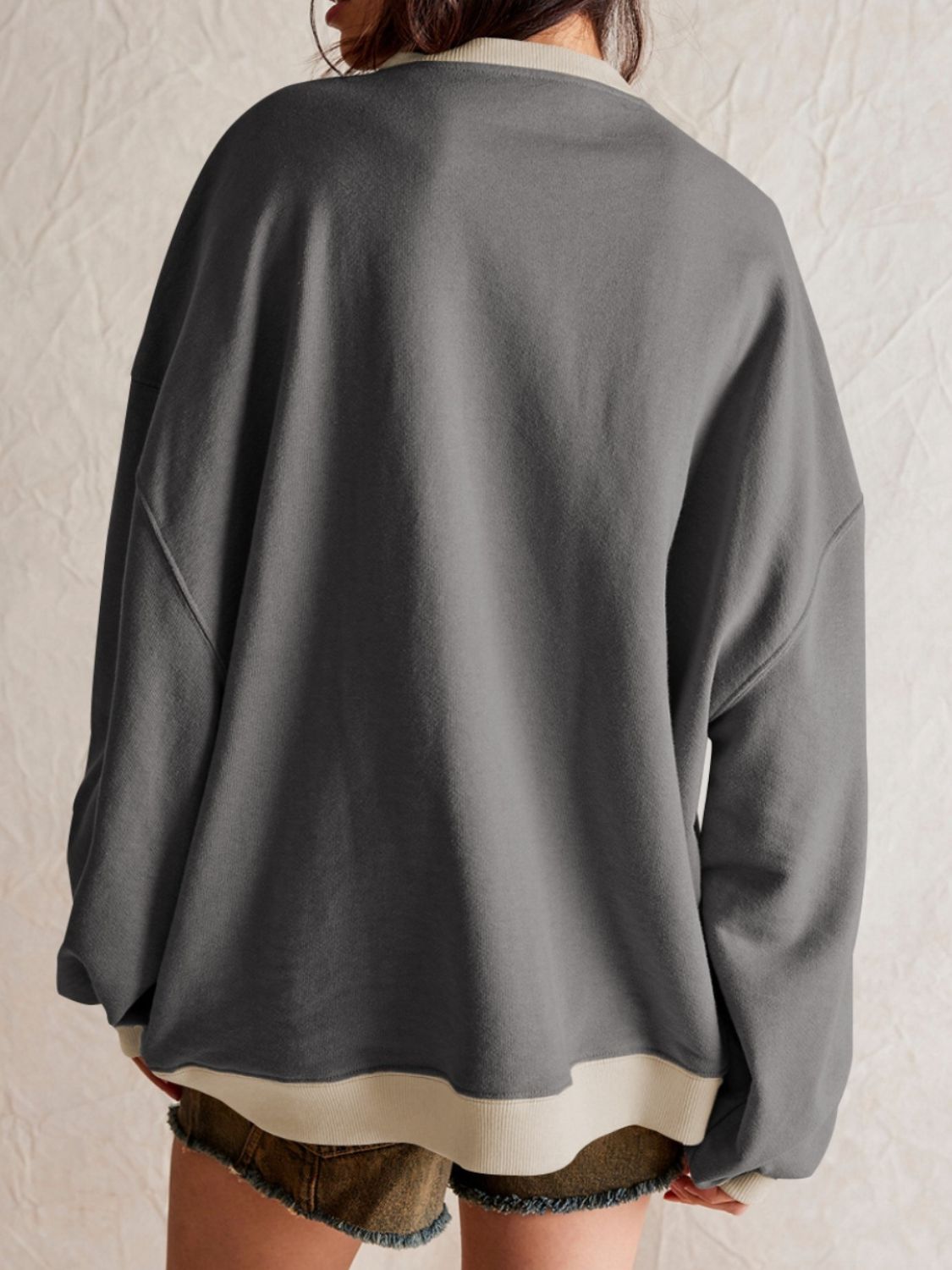 Ilona | Contrasting long-sleeved sweatshirt with dropped shoulders