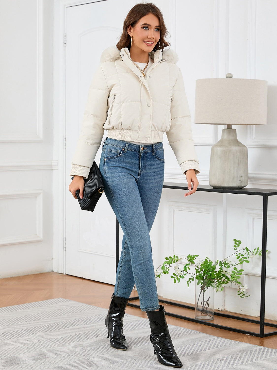 Eleonora | Long-sleeved, cropped winter coat with hood and pockets
