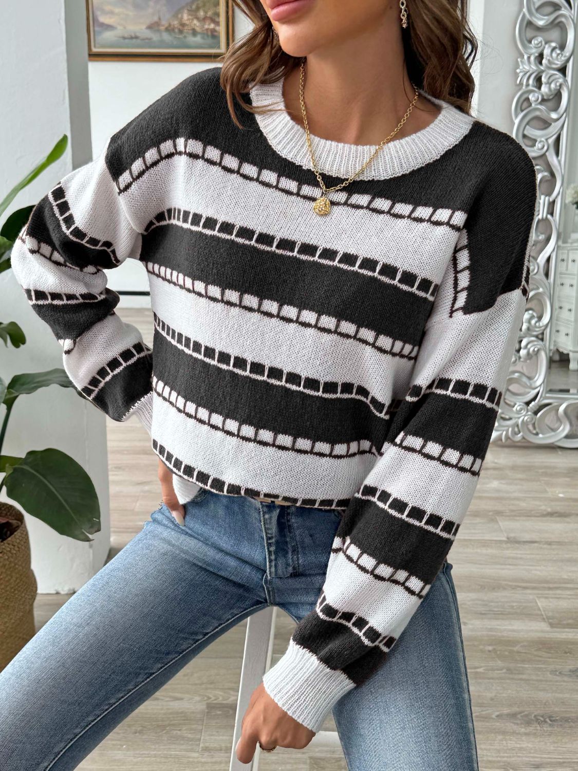 Dagny | Striped long-sleeved sweater with a crew neck