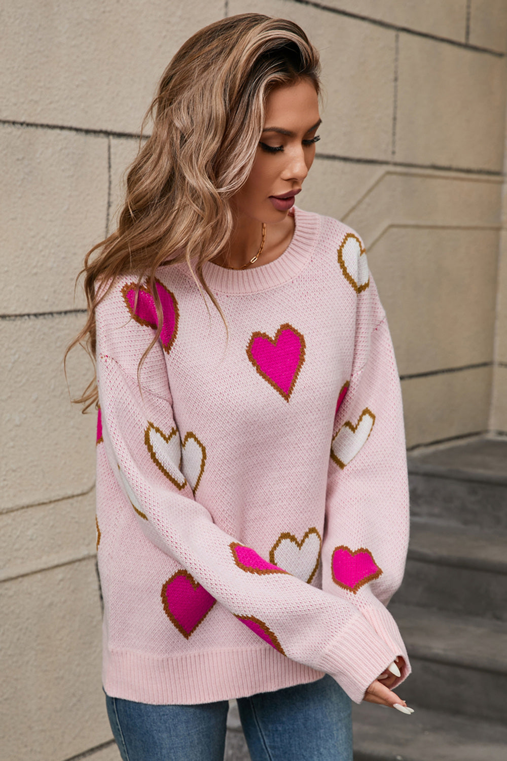 Gabriela | Contrast heart sweater with crew neck and long sleeves