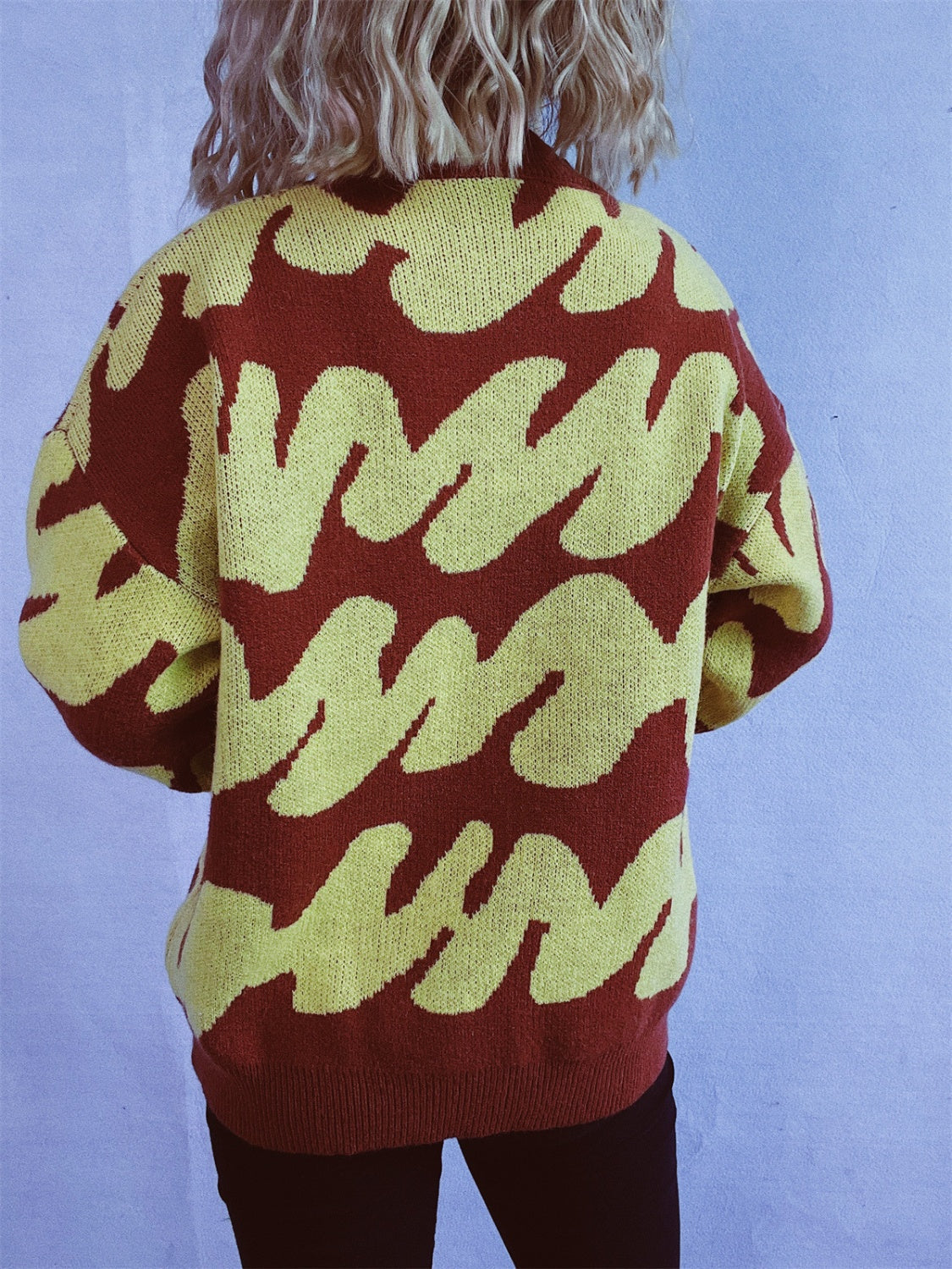 Anita | Contrasting long-sleeved sweater with a crew neck