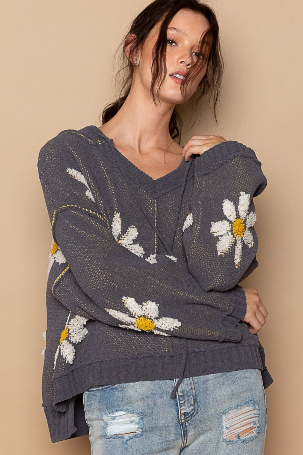 Rosario | High-low hooded sweater with floral pattern