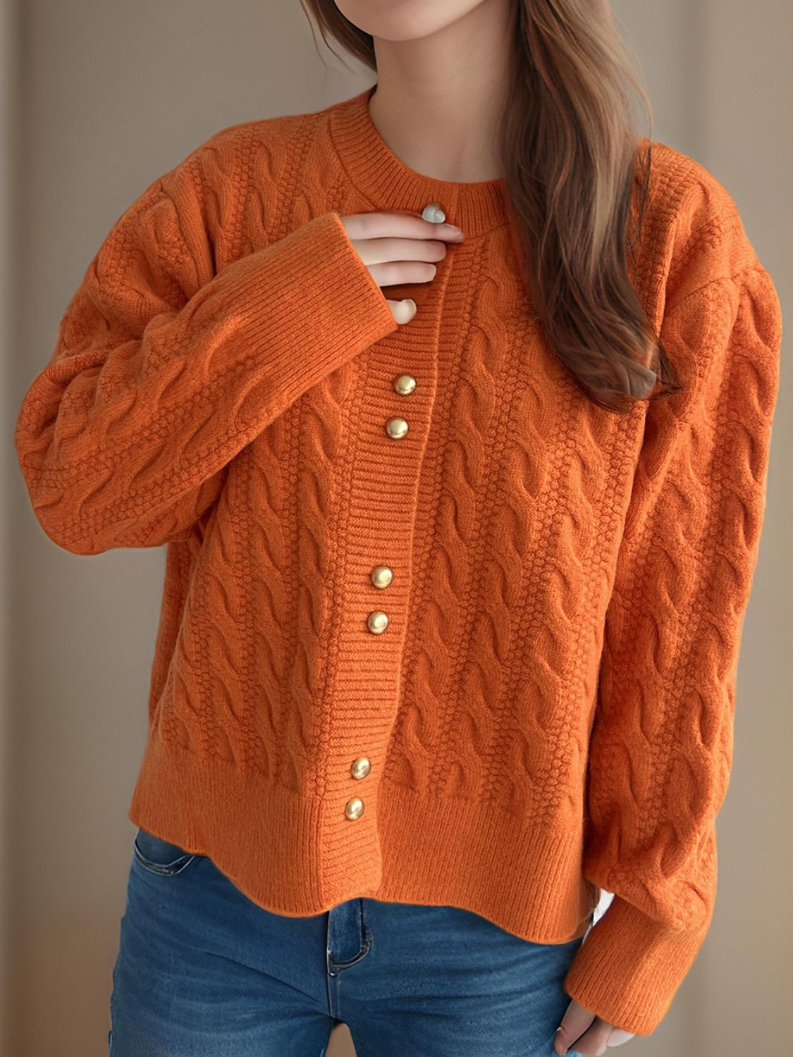 Cristina | Cable knit cardigan with a crew neck and long sleeves