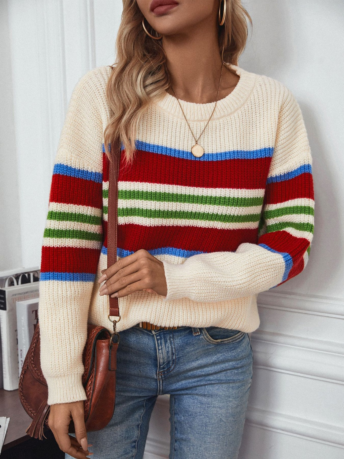 Barbara | Long-sleeved sweater with contrasting stripes and a crew neck