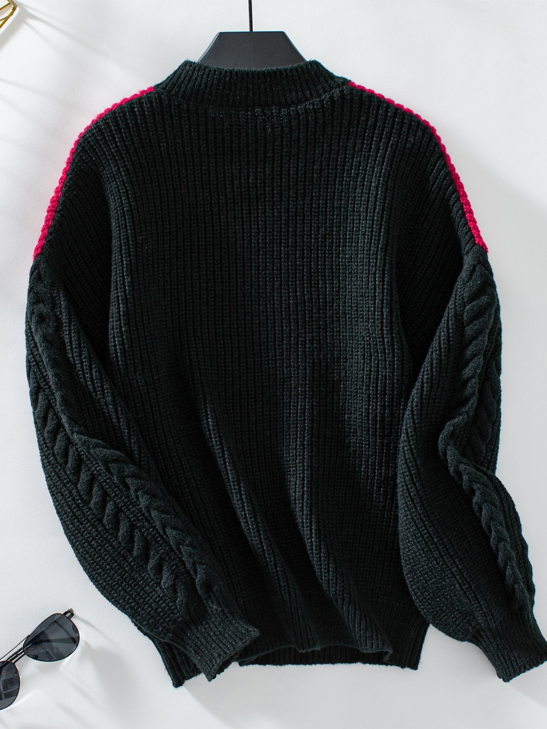 Paula | Contrasting long-sleeved sweater with a crew neck