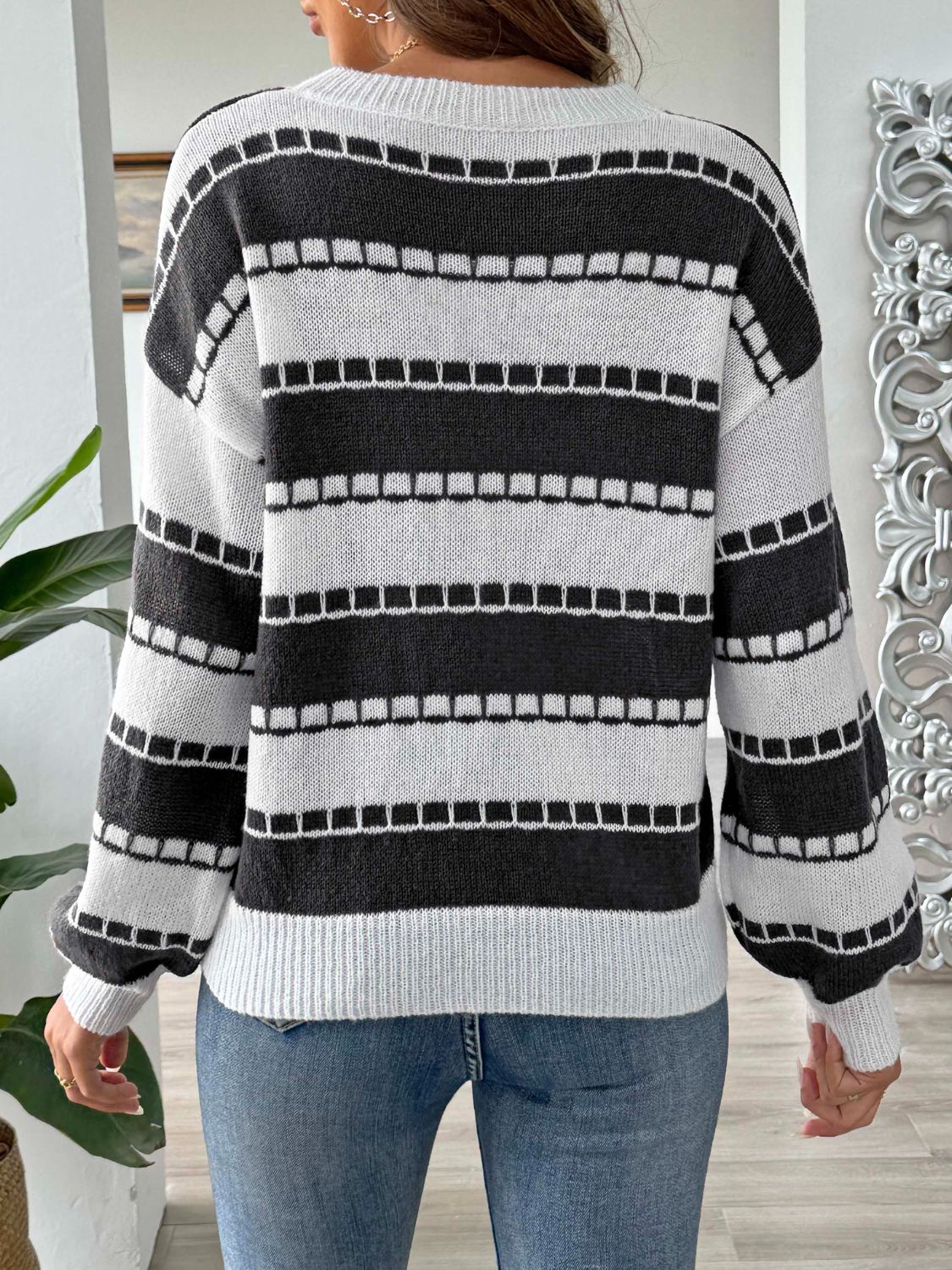 Dagny | Striped long-sleeved sweater with a crew neck