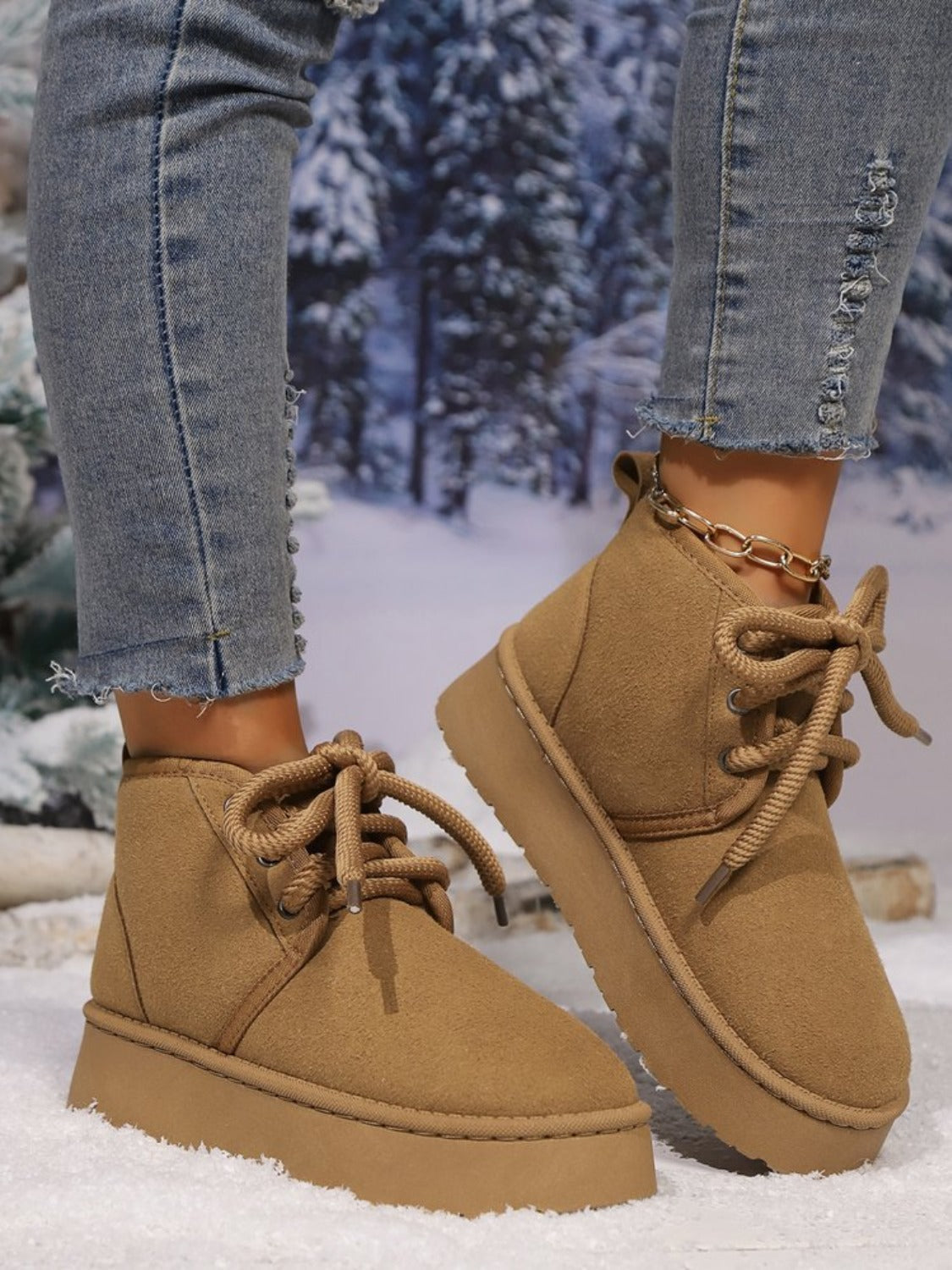 Abigail | Suede lace-up boots with a round neckline and platform sole