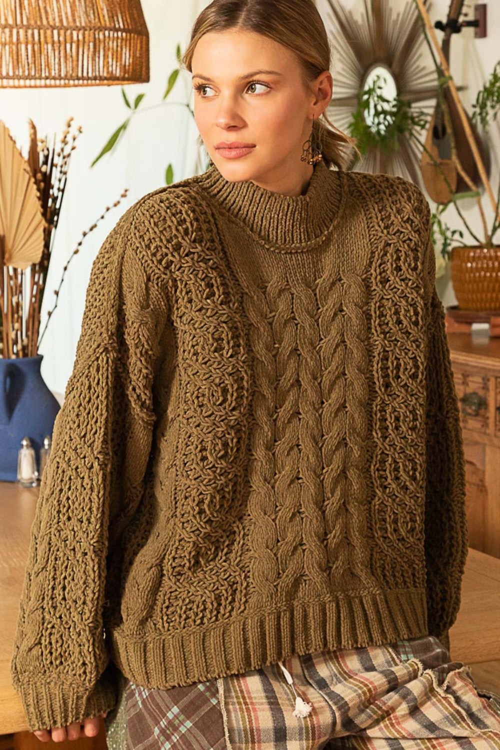 Teresa | Sweater with stand-up collar and cable knit