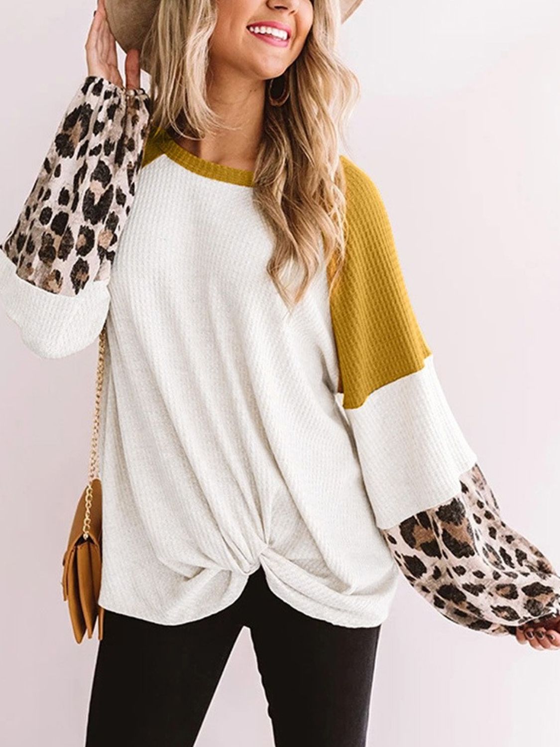 Fatima | Long sleeve t-shirt with twist color block and crew neck