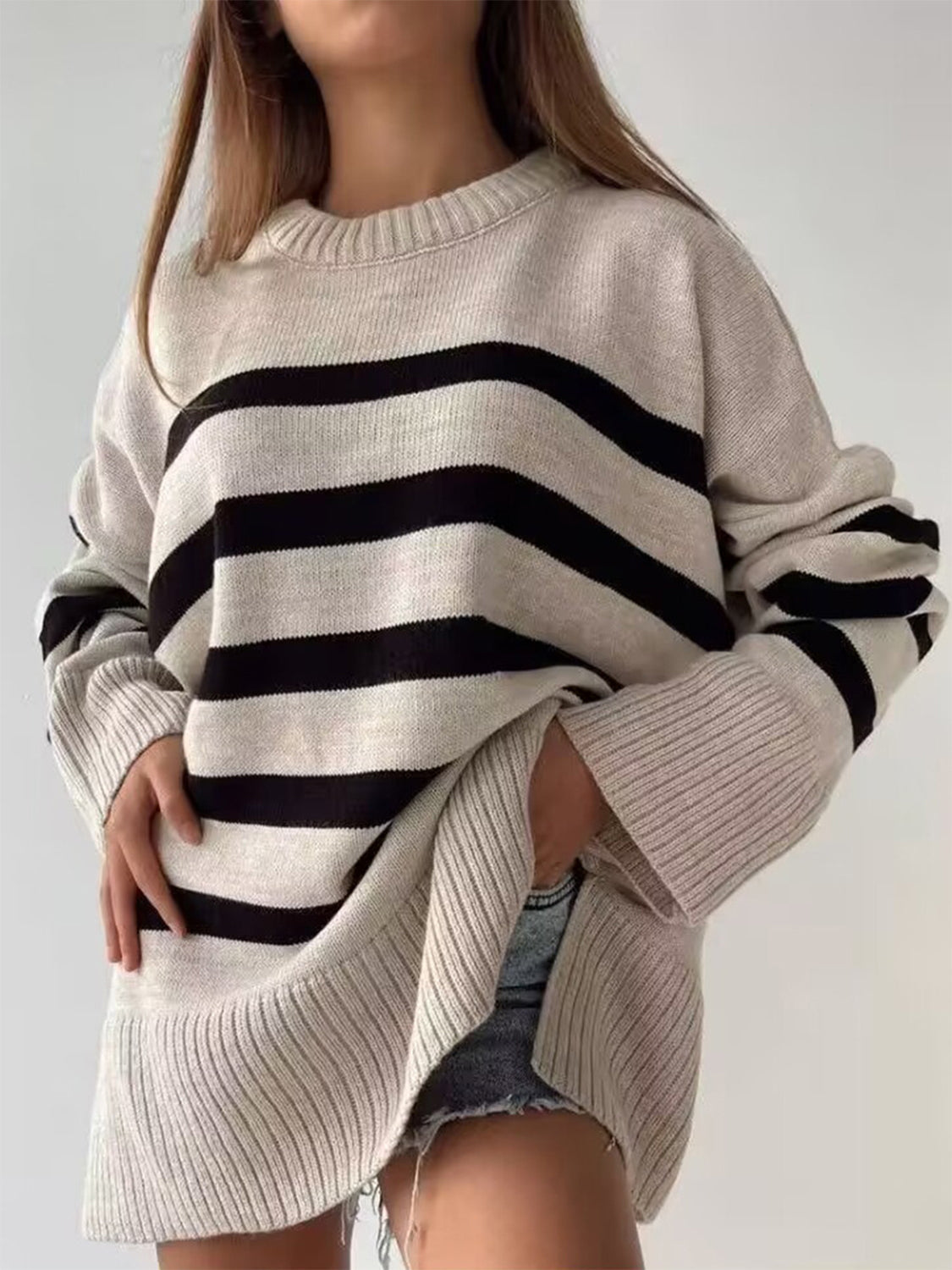 Lidia | Striped slit sweater with a crew neck