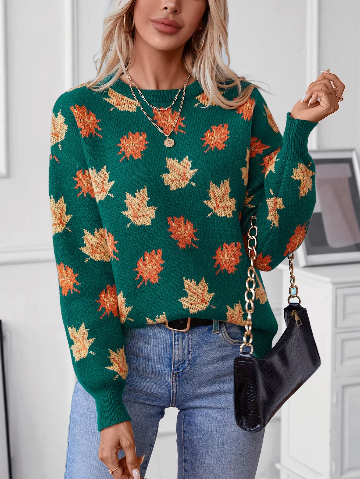 Valentina | Knitted sweater with a maple leaf print