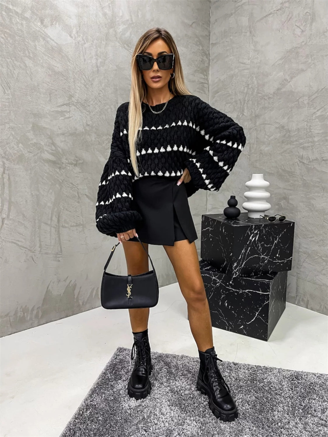 Clara | Contrasting long-sleeved sweater with a crew neck