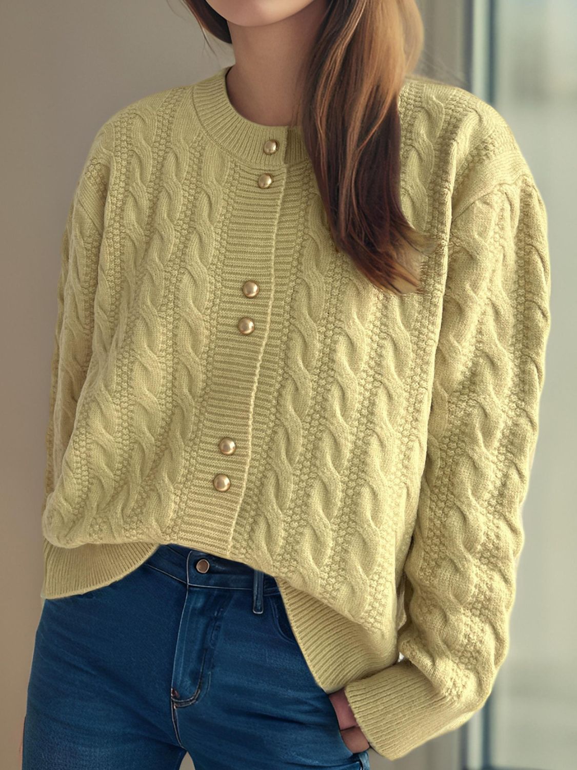 Cristina | Cable knit cardigan with a crew neck and long sleeves