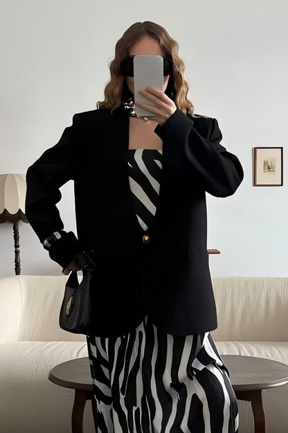 Solid Fitted Single-Breasted Regular Shoulder Blazer