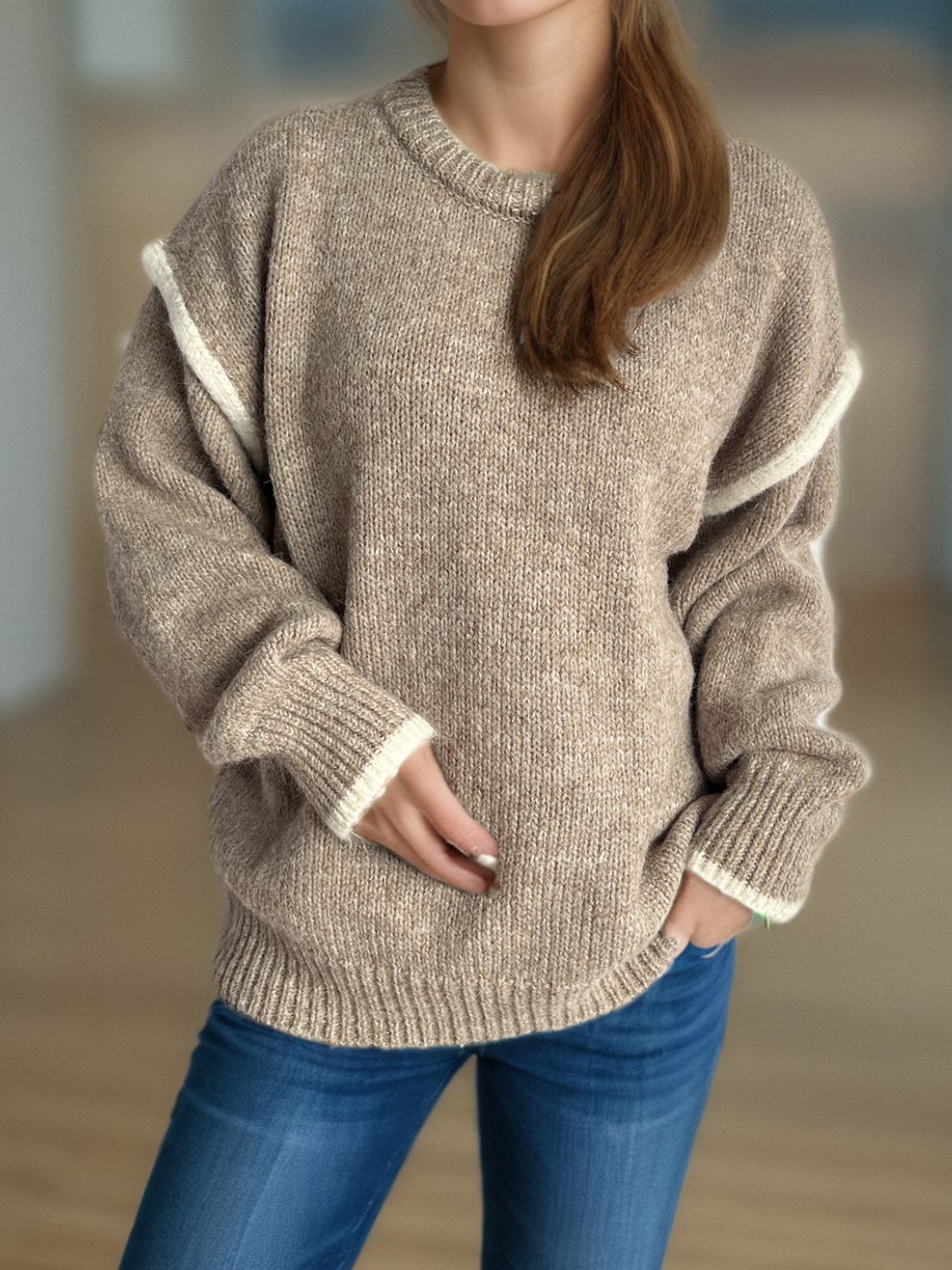 Luz | Round neck sweater with sloping shoulders and contrasting trim