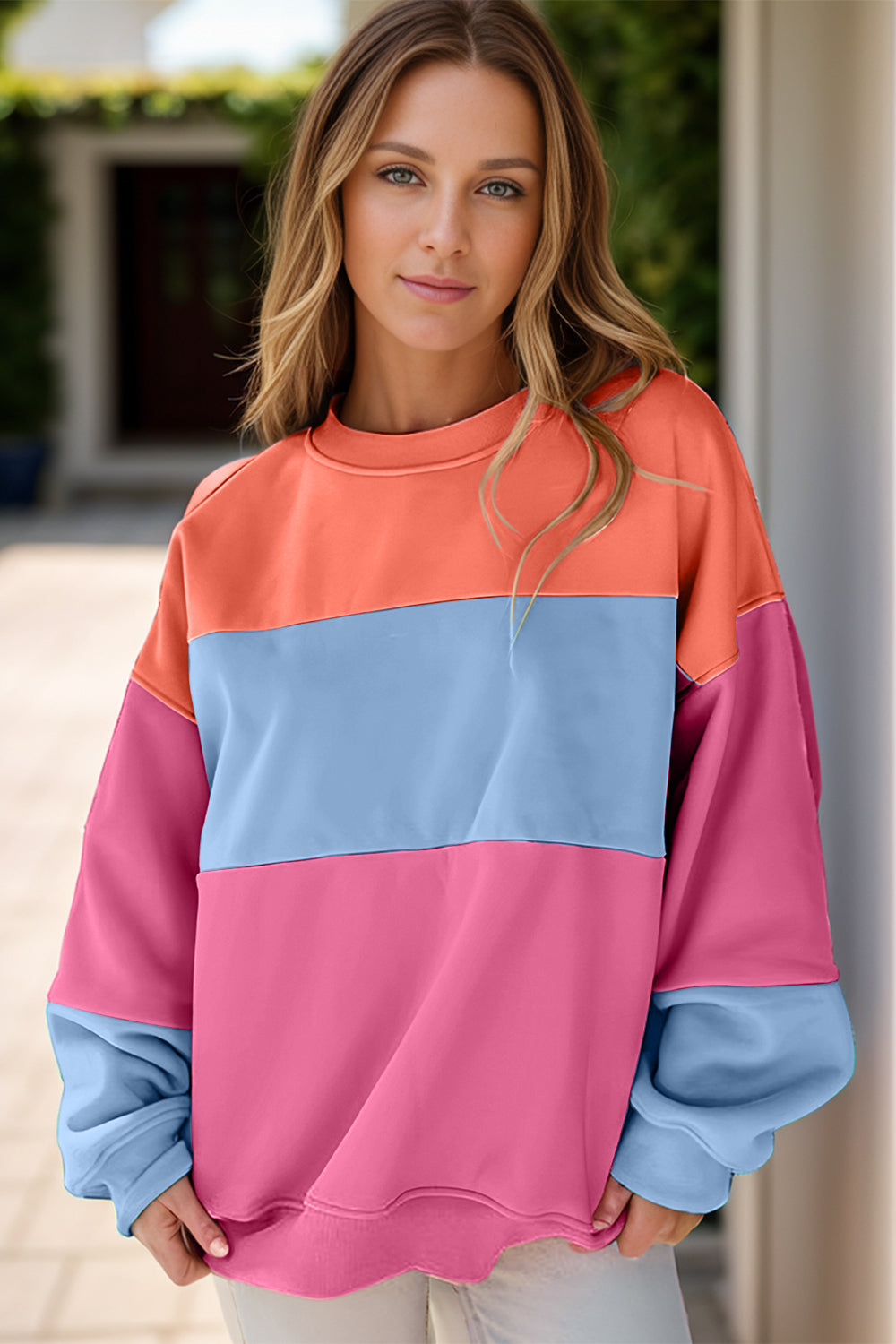 Greta | Color block sweatshirt with a crew neck and long sleeves