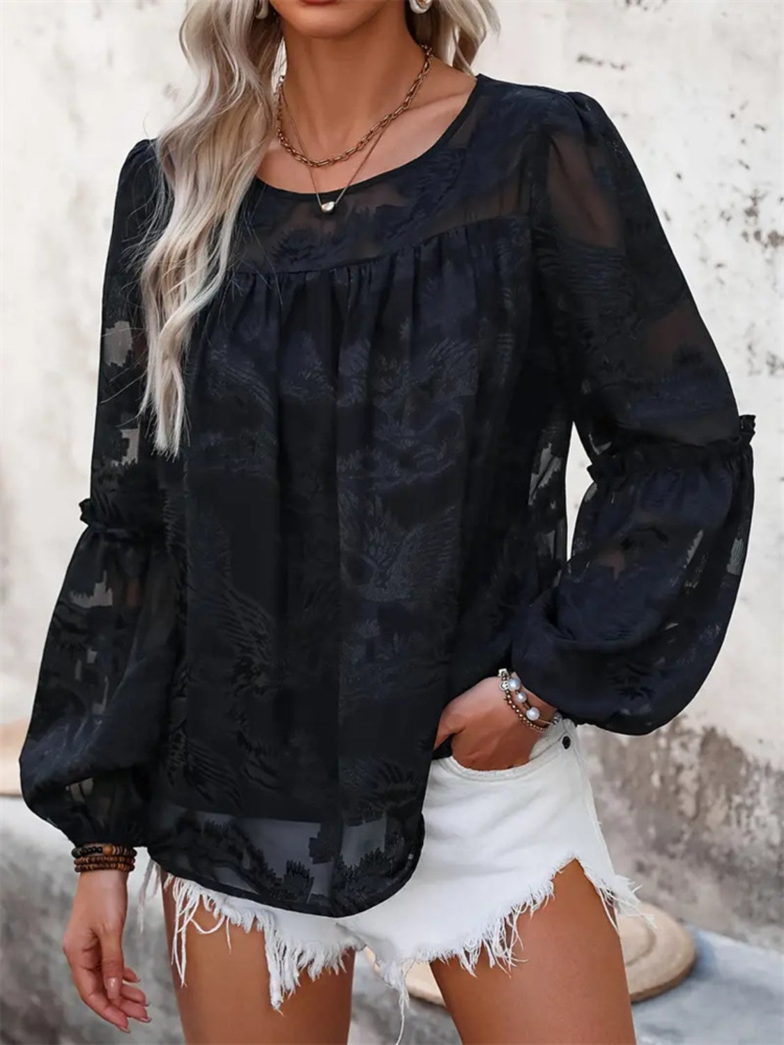 Odette | Blouse with a round neckline and balloon sleeves