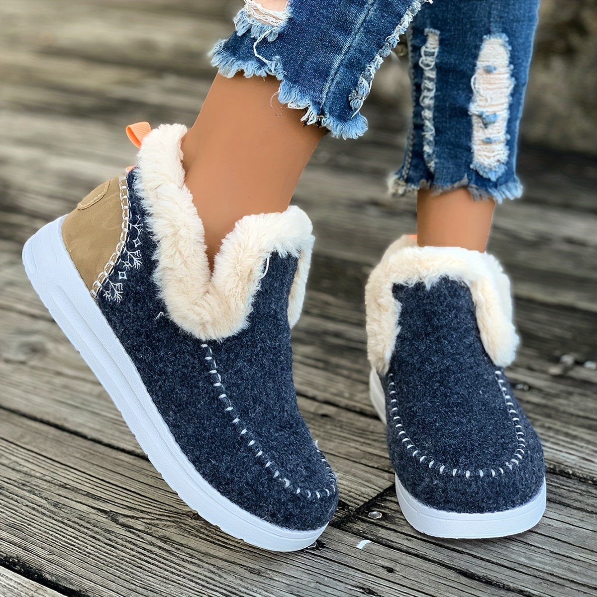 Isabel | Cozy winter slippers for women: fleece lining, PU sole and soft fabric construction
