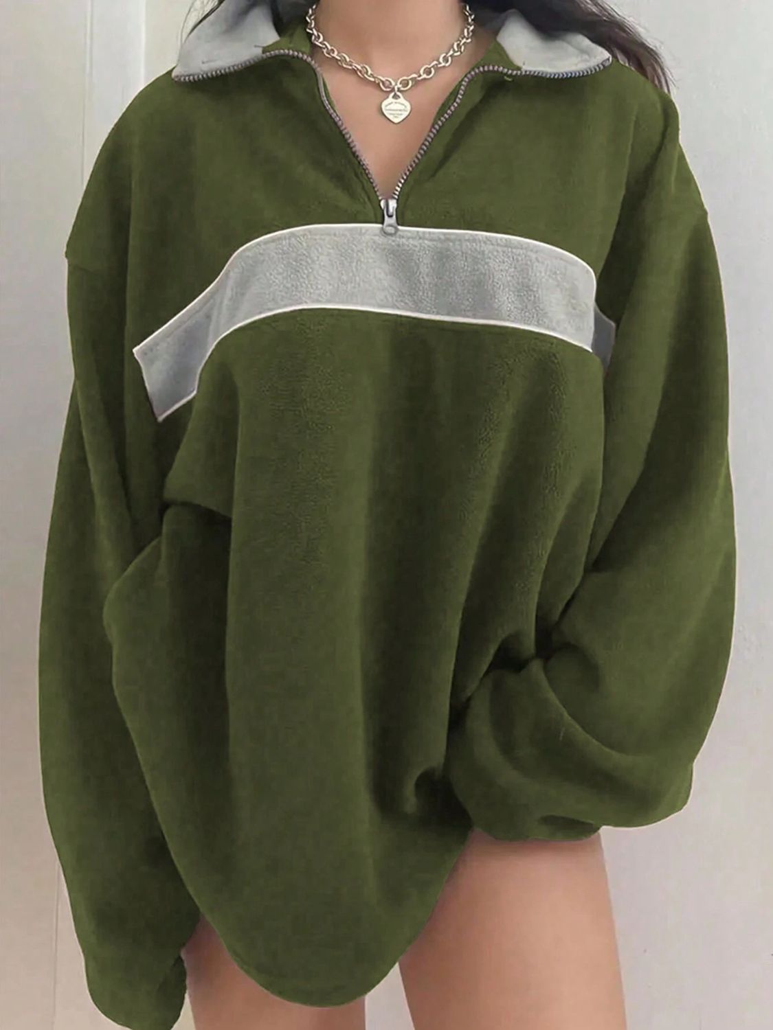 Ingrid | Contrasting long-sleeved sweatshirt with dropped shoulders