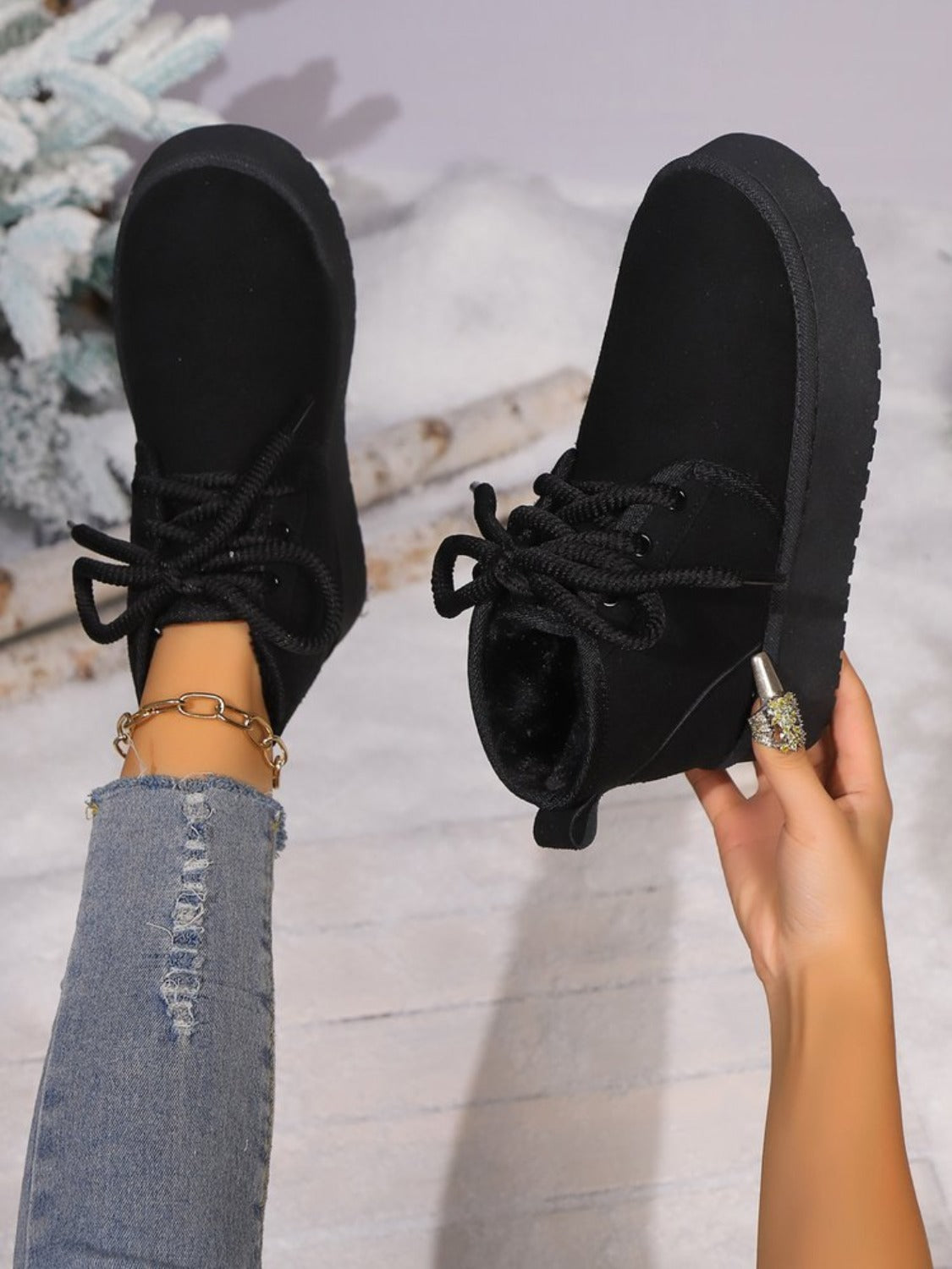 Abigail | Suede lace-up boots with a round neckline and platform sole