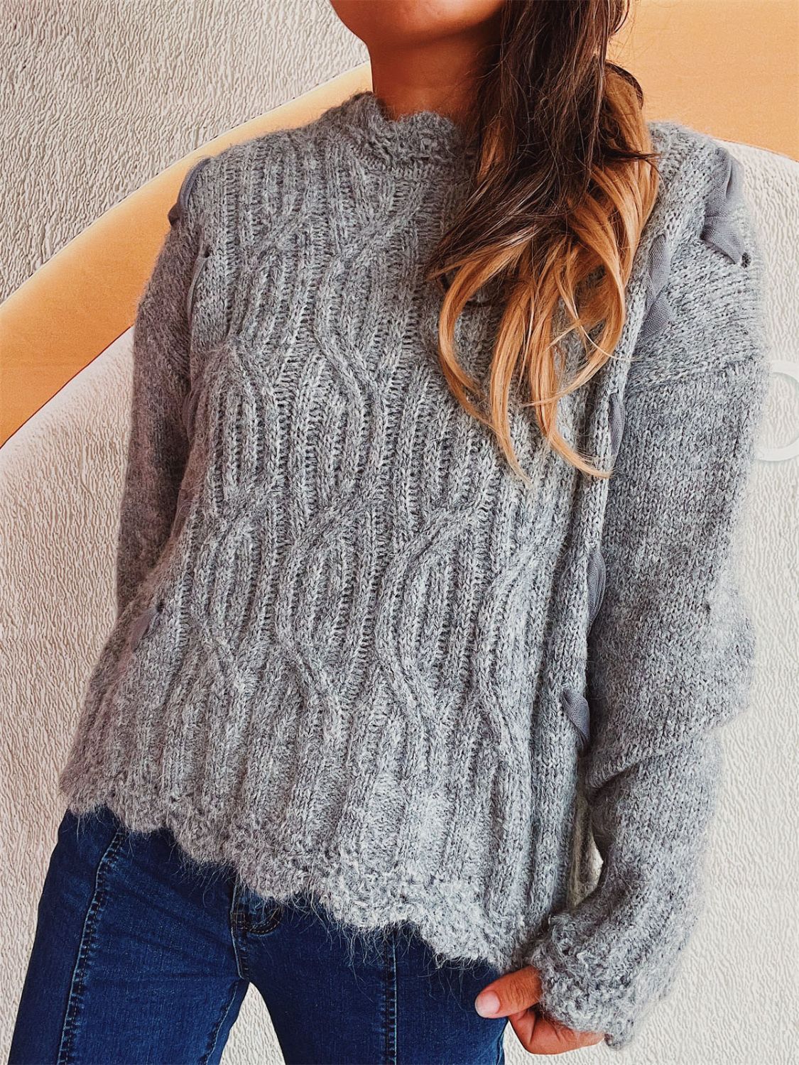 Gabriella | Long-sleeved sweater with dropped shoulders and a wavy hem