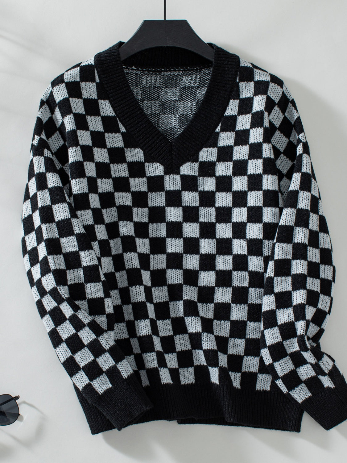 Mariana | Checked sweater with a V-neck and dropped shoulders