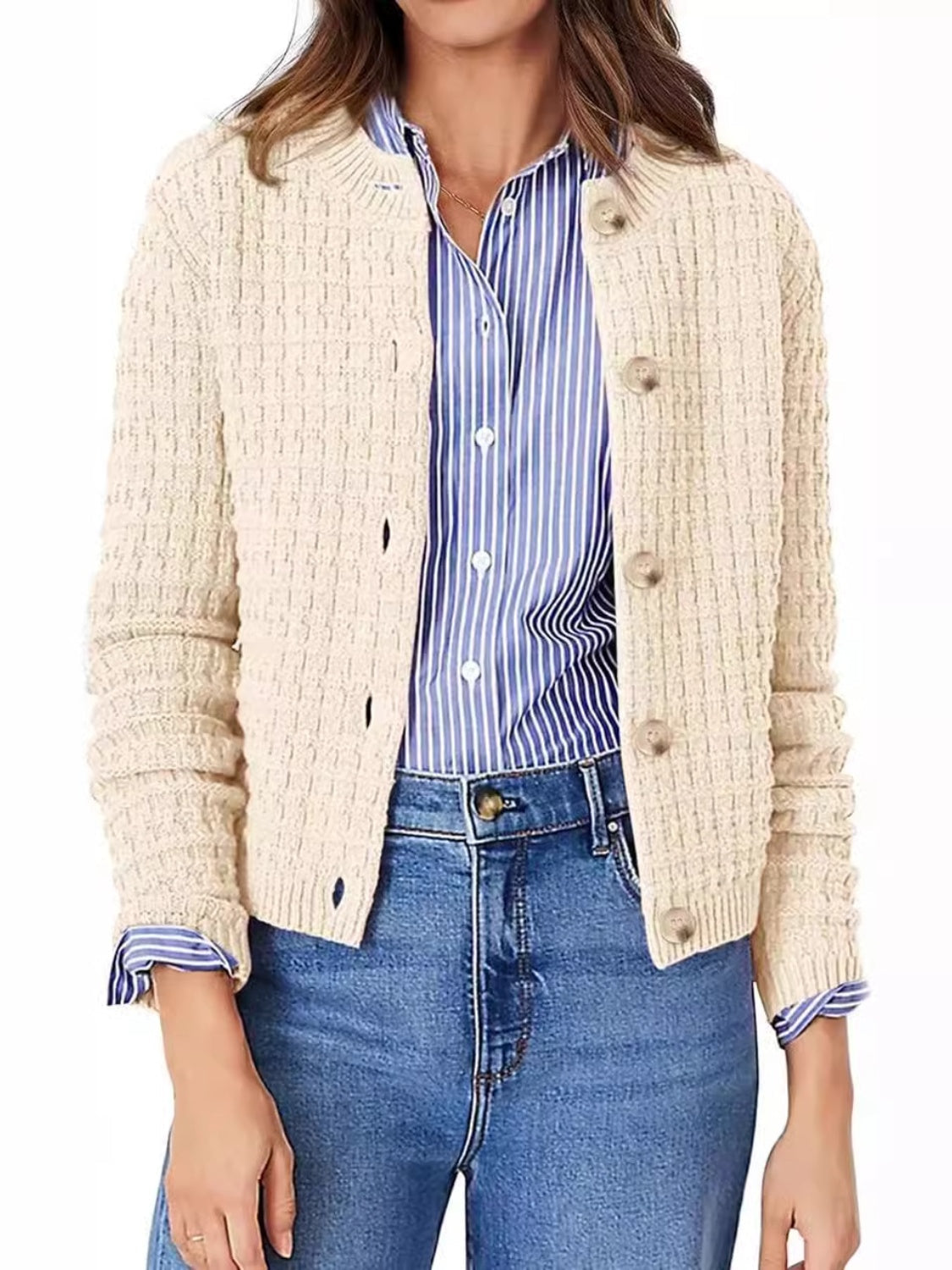 Adele | Buttoned, long-sleeved cardigan with a crew neck