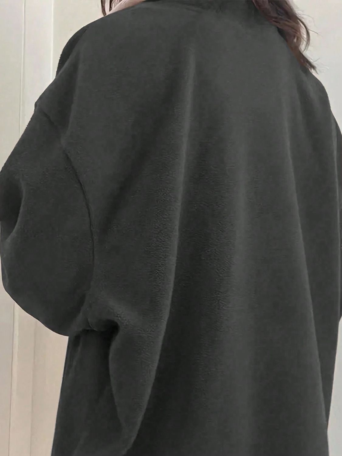 Ingrid | Contrasting long-sleeved sweatshirt with dropped shoulders