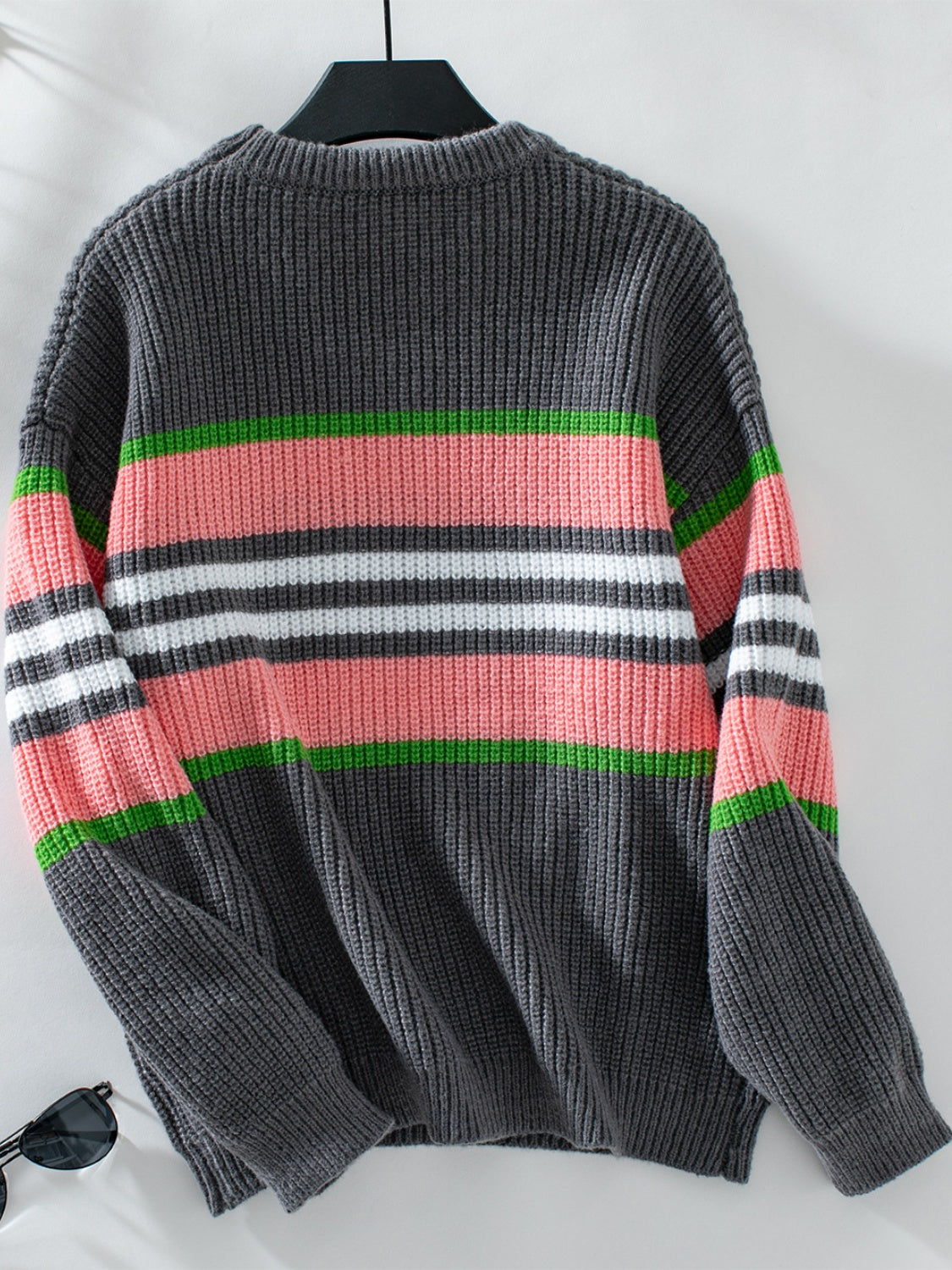 Barbara | Long-sleeved sweater with contrasting stripes and a crew neck