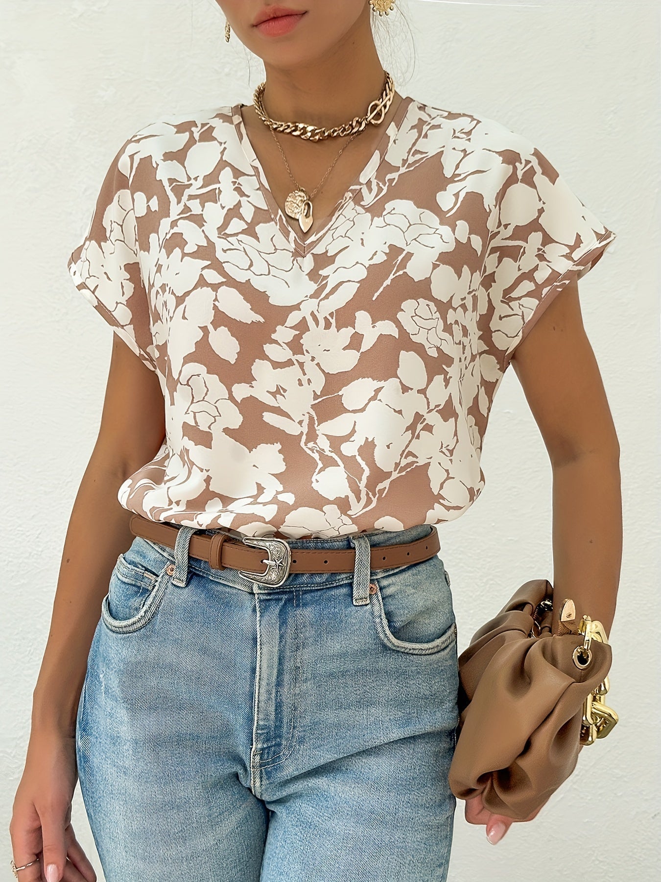Norma® | Blouse fleurie with encolure and V