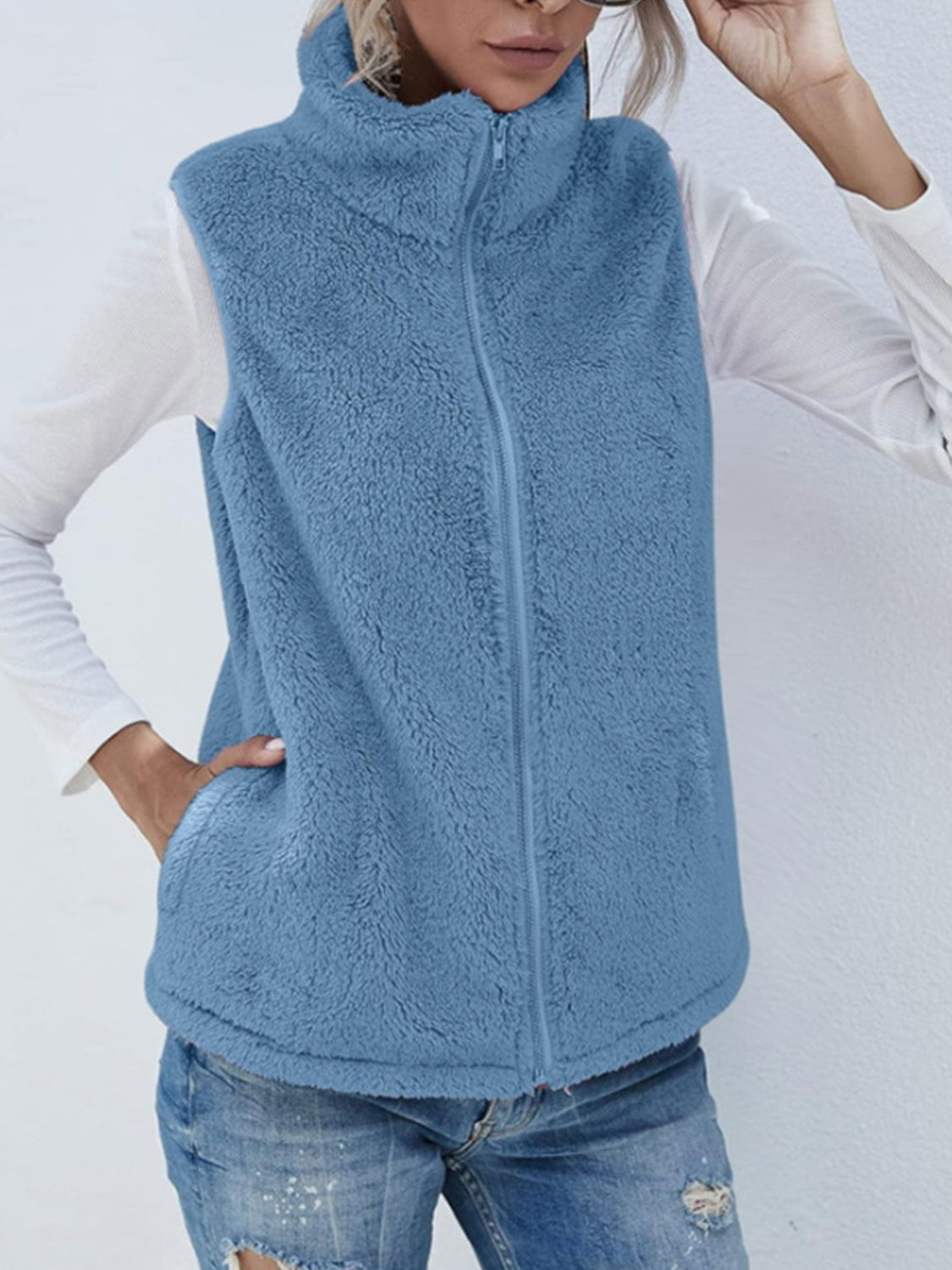 Leonor | Fluffy vest coat with zip closure and full size pockets