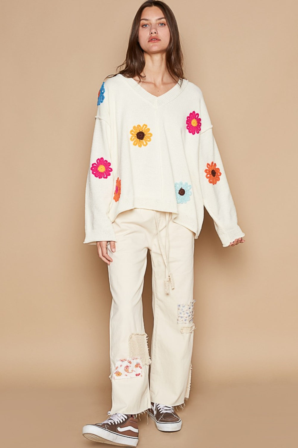 Vanja | Long-sleeved V-neck sweater with floral patches