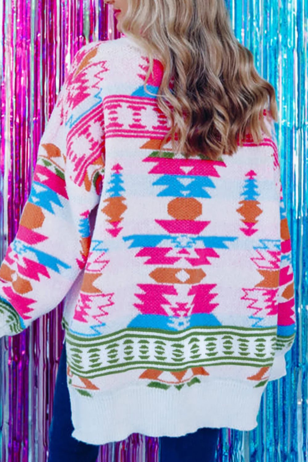 Monique | Long-sleeved sweater with a geometric V-neck
