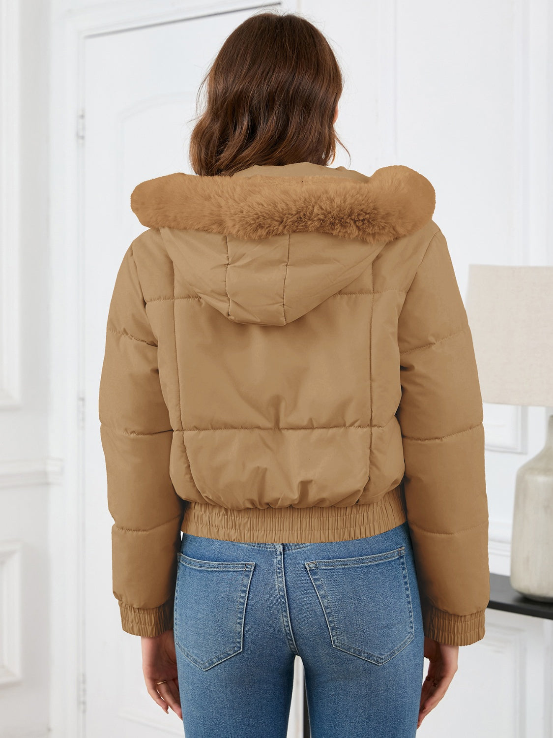 Eleonora | Long-sleeved, cropped winter coat with hood and pockets