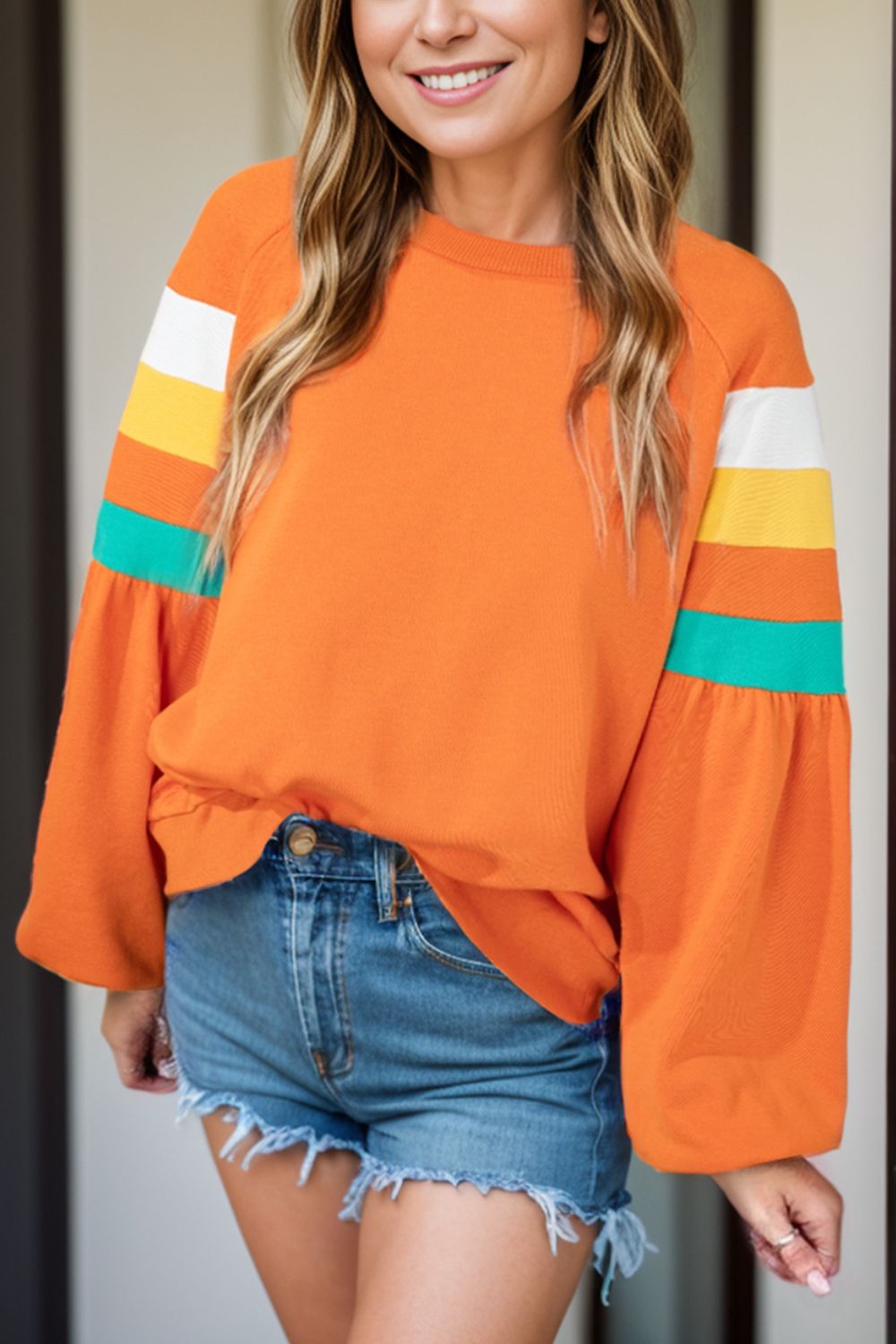 Fabiola | Contrast long-sleeved blouse with a round neckline