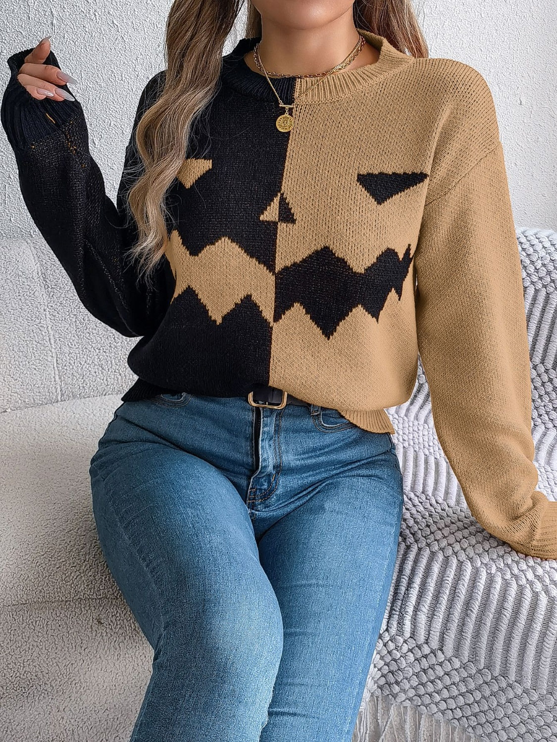 Ana | Contrasting long-sleeved sweater with a crew neck