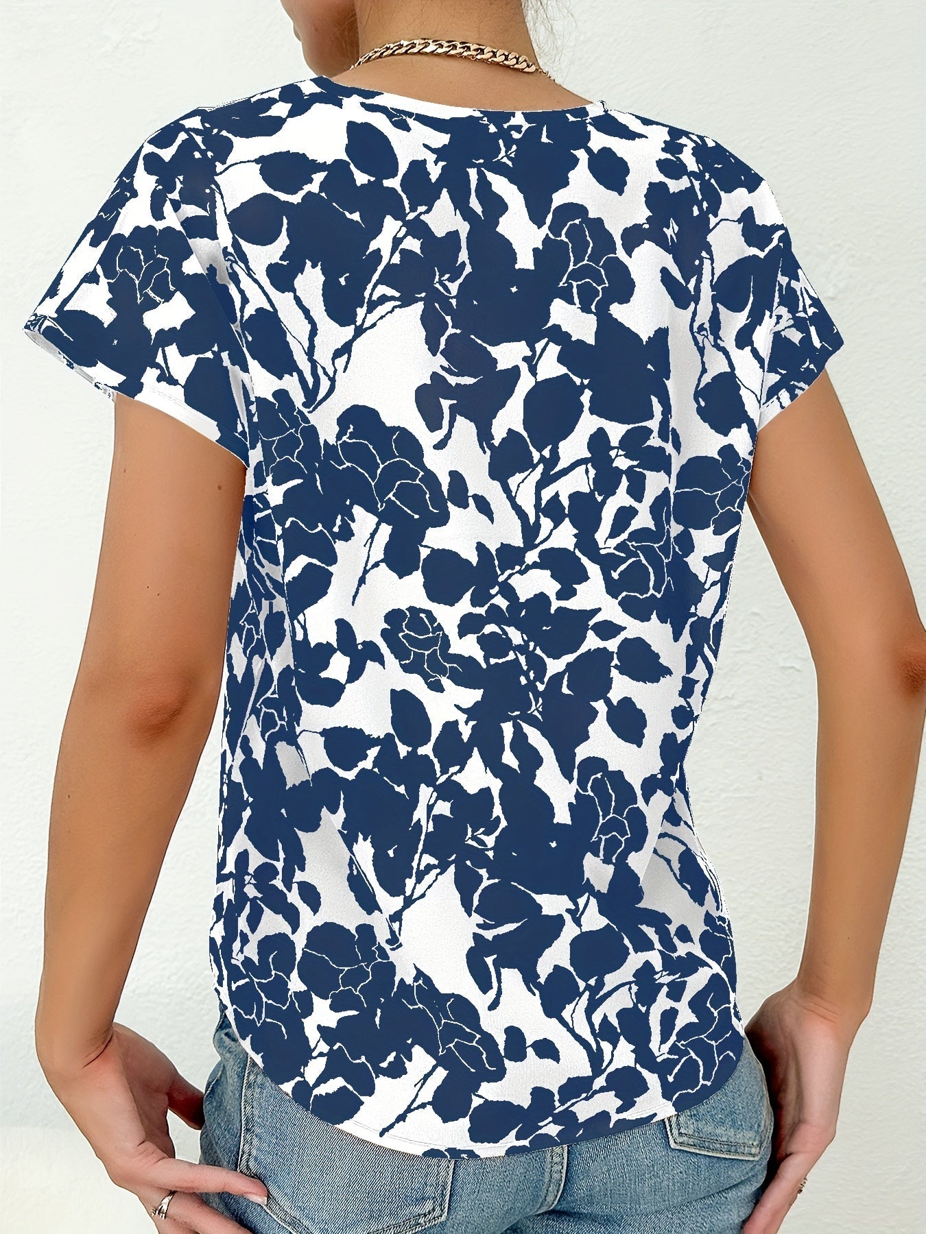 Norma® | Blouse fleurie with encolure and V