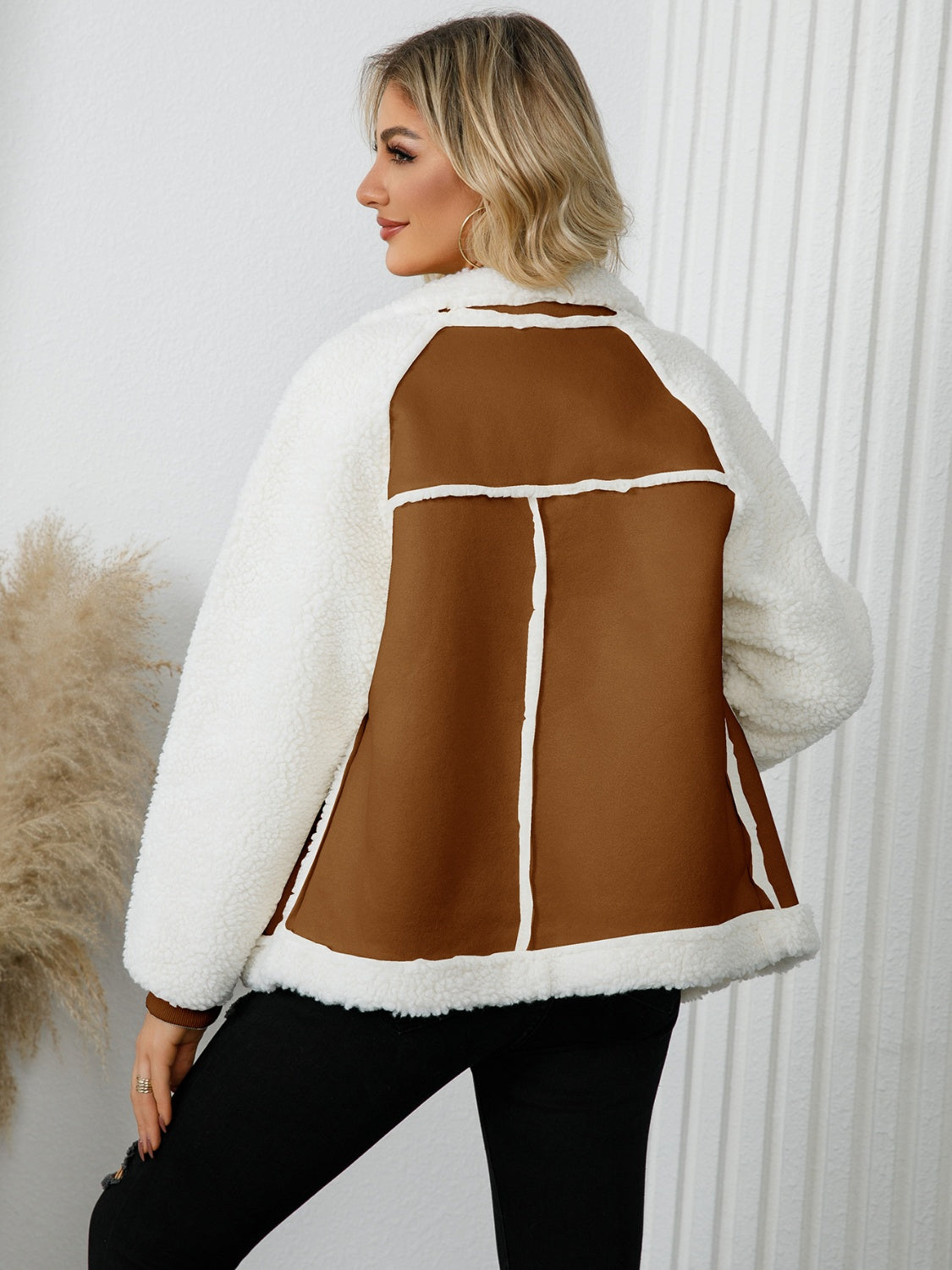 Margrit | Sherpa long sleeve jacket with pockets and zip fastening