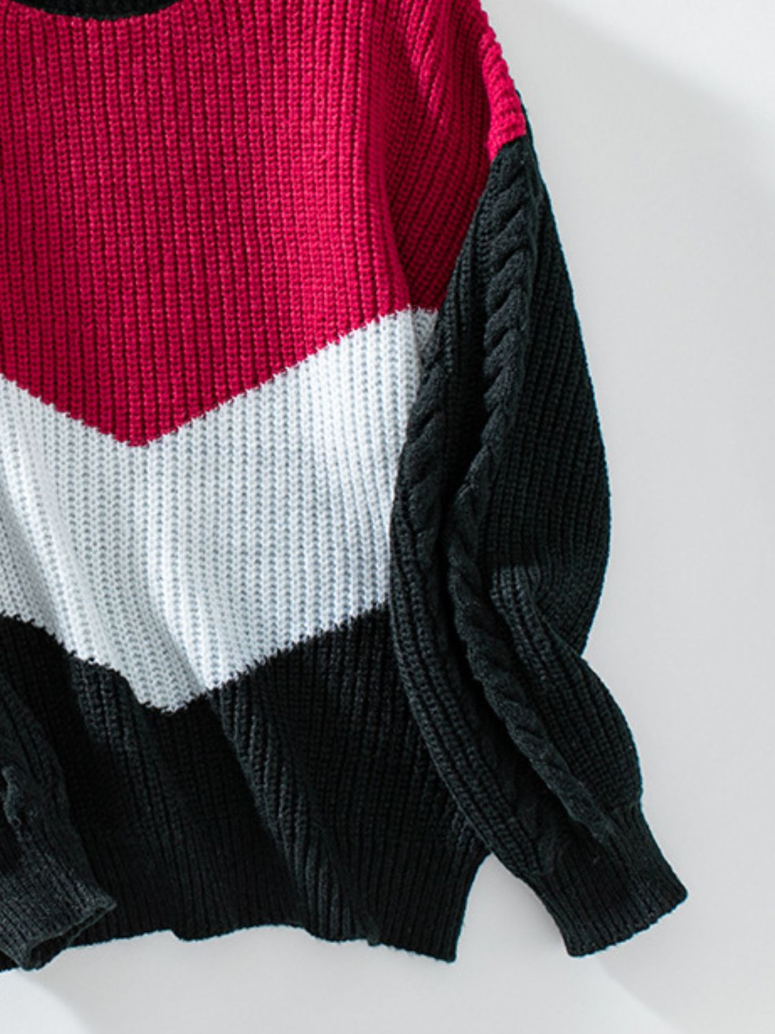 Paula | Contrasting long-sleeved sweater with a crew neck