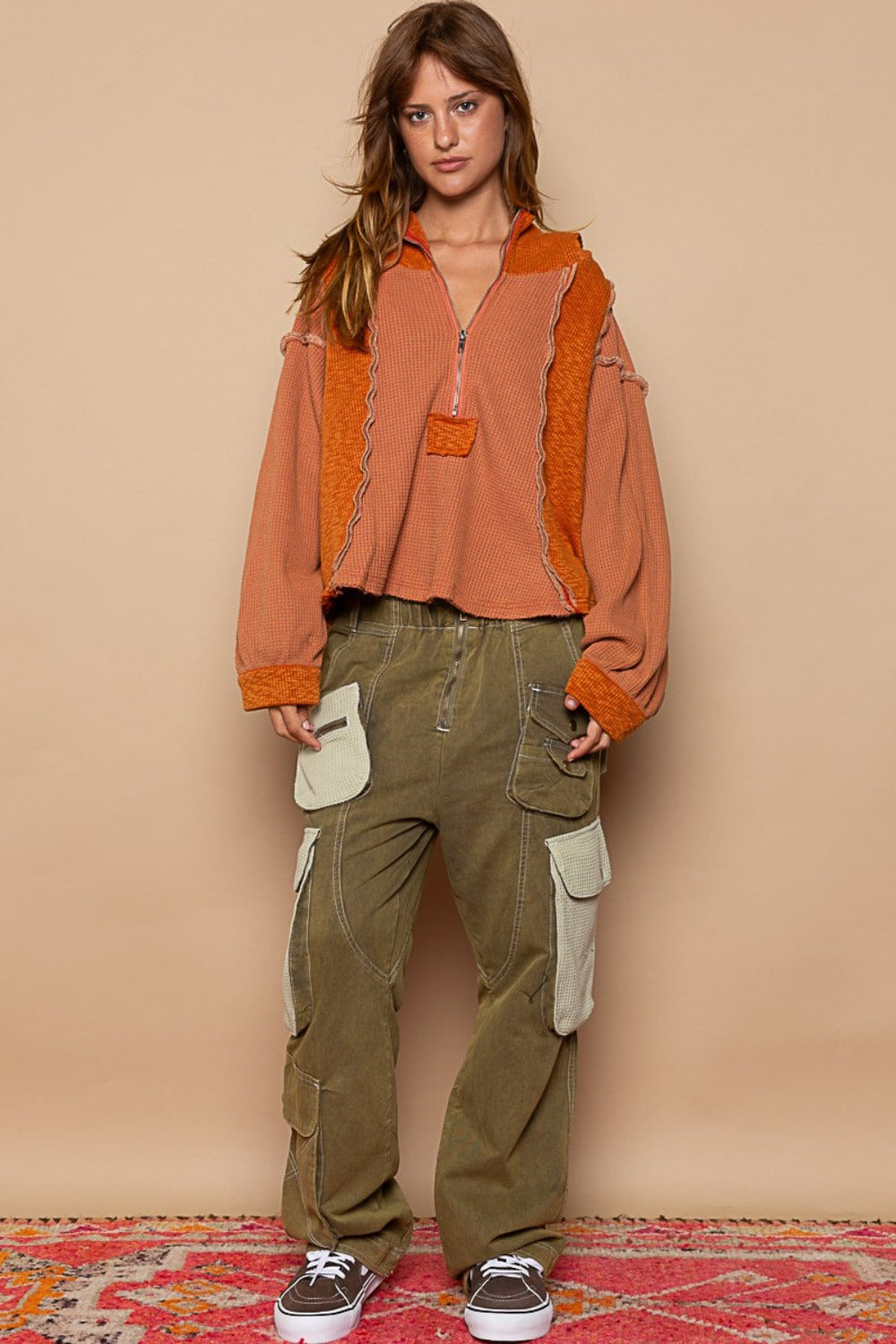 Lilian | POL thermal hoodie with half zip and visible seams in contrasting color